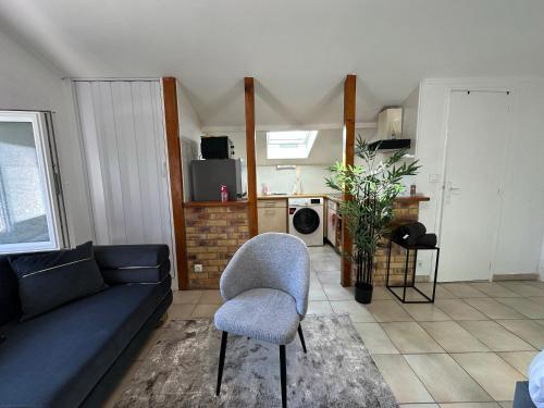 Μια τηλεόραση ή/και κέντρο ψυχαγωγίας στο Jireh Loft Limeil Brévannes studio Privé