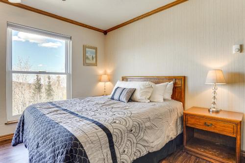 a bedroom with a bed and a window at Ski-In/Ski-Out Brian Head Studio in Brian Head