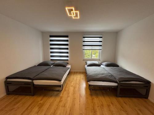Postel nebo postele na pokoji v ubytování Große Wohnung mit XXl-Balkon in Schwerin Mitte