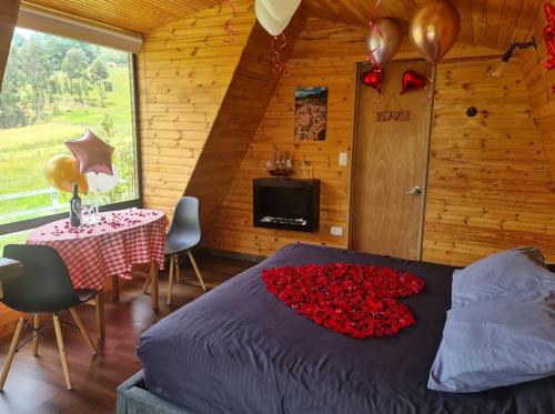 Postel nebo postele na pokoji v ubytování Cabañas Altos del Dorado