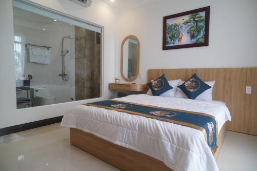 Ένα ή περισσότερα κρεβάτια σε δωμάτιο στο Queen Luxury Hotel Phan Rang