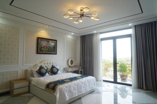 Ένα ή περισσότερα κρεβάτια σε δωμάτιο στο Queen Luxury Hotel Phan Rang