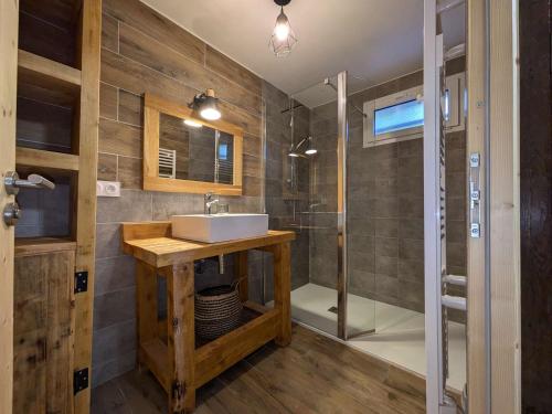 a bathroom with a sink and a shower at Chalet rénové 12 pers, 5 ch, parking, poêle, sud-ouest - FR-1-342-321 in Beaufort