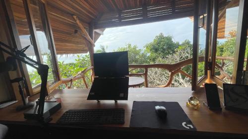 a desk with a computer monitor and a keyboard and mouse at Tantawan sea view residence 山海居 in Salad Beach