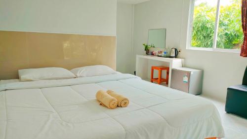 Ένα ή περισσότερα κρεβάτια σε δωμάτιο στο Baan Mai Hom Resort Suan Phueng