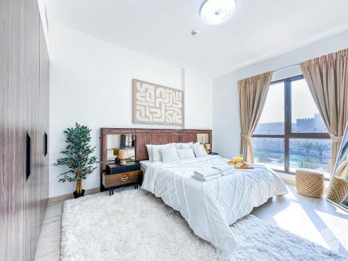 a bedroom with a large bed and a large window at Ultra Luxury Flat with Amazing Pool Near to Burj in Dubai