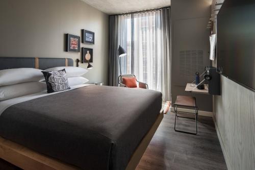Moxy San Diego Gaslamp Quarter Image