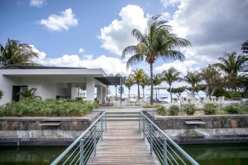 Zahrada ubytování Appartement 3 chambres pied dans l'eau avec plage et grande piscine