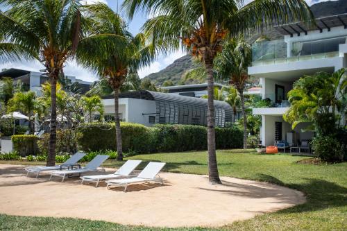 Zahrada ubytování Appartement 3 chambres pied dans l'eau avec plage et grande piscine