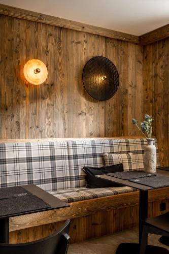 a bar with a couch and a table and a lamp at Owce Dwie in Zakopane