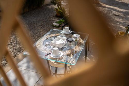 an overhead view of a glass table with a machine on it at Oasi della pace in Bisceglie