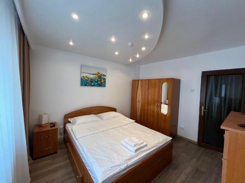 Ένα ή περισσότερα κρεβάτια σε δωμάτιο στο BlueBee Apartment