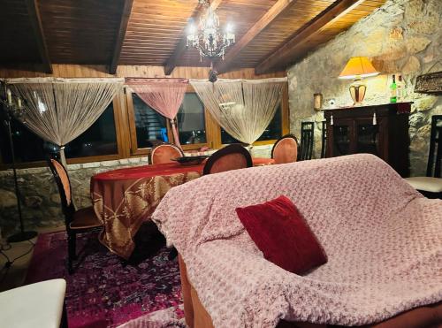Khu vực ghế ngồi tại CHALET MARIA livadi