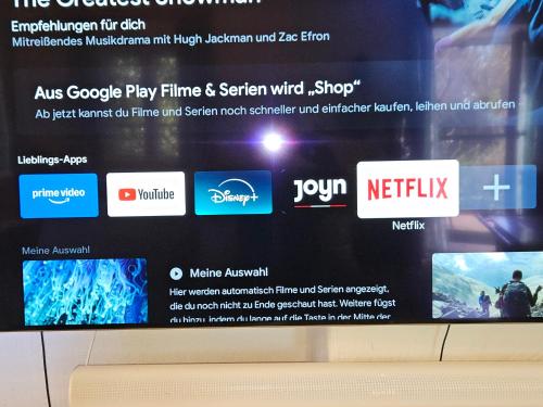 a computer screen with several different websites on it at Premium Apartment mit privatem Whirlpool, Sauna, Garten in Sankt Martin am Grimming