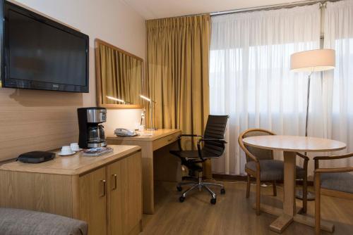 Μια τηλεόραση ή/και κέντρο ψυχαγωγίας στο Holiday Inn Montevideo by IHG