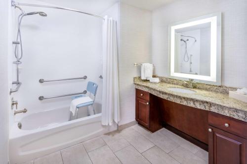 Koupelna v ubytování Homewood Suites by Hilton Denver - Littleton