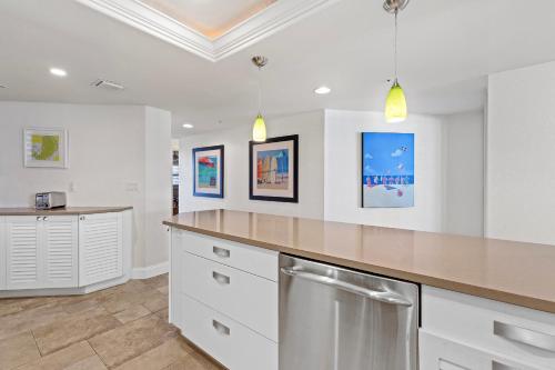 Dapur atau dapur kecil di Ebb Tide 502