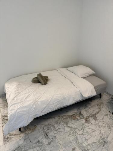 a white bed with a hat on top of it at Unterkunft in Gerlafingen in Gerlafingen