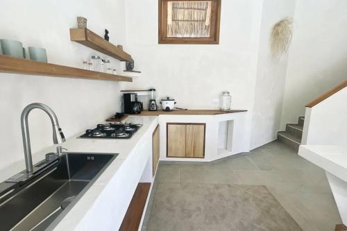 Η κουζίνα ή μικρή κουζίνα στο Mahalo Villa Palmera Private Pool