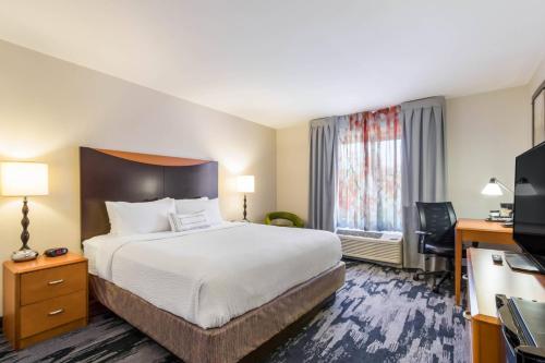 a hotel room with a bed and a television at Fairfield Inn & Suites Columbia in Columbia