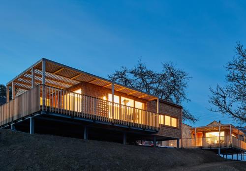 una casa in cima a una collina di Rosenholz Ferienhäuser a Köttmannsdorf