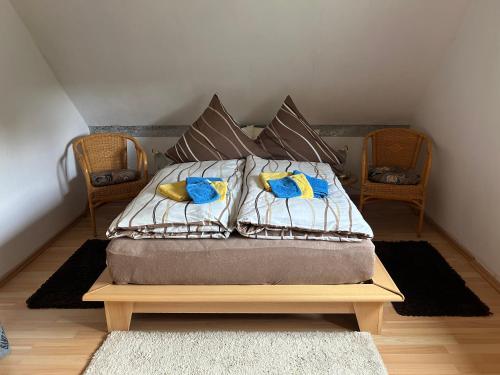 a bed with two pillows on it in a room at Ferienwohnung Winzenburg in der Nähe vom Steinhuder Meer und Dinopark Münchehagen in Rehburg-Loccum