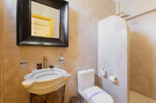 Un baño de Archo Nafplio Suites & Rooms