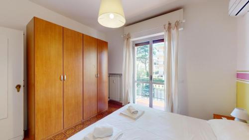 A bed or beds in a room at Hannalore - By Ligooria