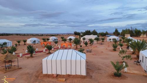 Paisaje cerca de este tented camp