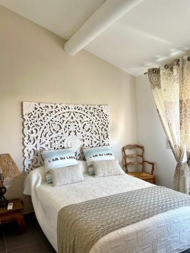 Giường trong phòng chung tại Séjour en Camargue