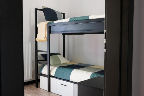 a bunk bed in a room with a bunk bedutenewayangering at Zeus Apartments Economy in Lublin
