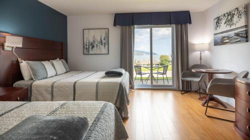 Una cama o camas en una habitación de Motel le Point de Vue