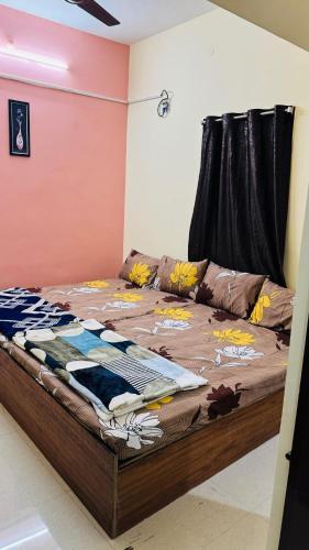 Ένα ή περισσότερα κρεβάτια σε δωμάτιο στο Mayura Homestay