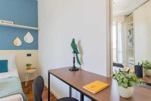 a bedroom with a desk and a bed and a mirror at Crema, terrazza, a pochi passi dal centro città in Crema