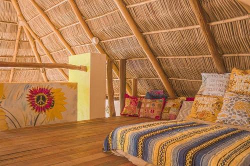 Una cama o camas en una habitación de The Hippie Palace a sublime experience