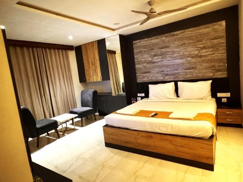 Postel nebo postele na pokoji v ubytování HOTEL JBS Minerva Grand