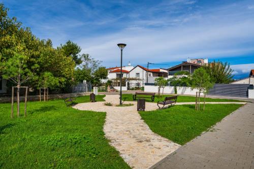 Afbeelding uit fotogalerij van Apartman sa bazenom u Ninu A1 in Nin