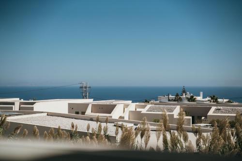 Gallery image of Aethra White in Mesaria