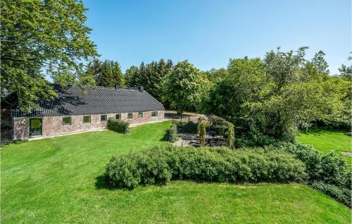 an aerial view of a brick building with a yard at Nice Home In Spjald With 6 Bedrooms in Videbæk