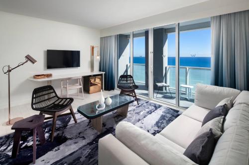 Μια τηλεόραση ή/και κέντρο ψυχαγωγίας στο W Fort Lauderdale