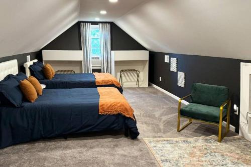 a bedroom with a bed and a green chair at Alpharetta Home-5Brooms-6Bds-12Guests in Alpharetta
