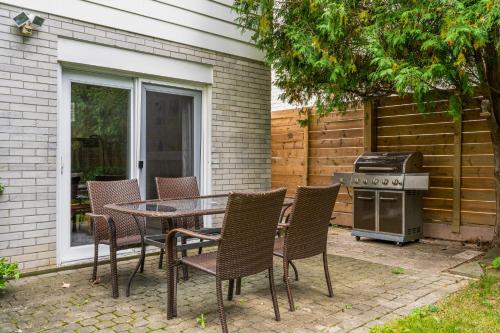 Φωτογραφία από το άλμπουμ του Glengarry Haus Spacious 2BR Home Away From Home σε Μισισάουγκα