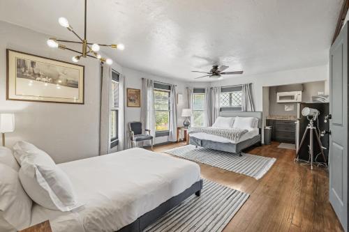a bedroom with a bed and a desk at 5BR Home 10 mins Fair Park, Sleeps 14 in Oklahoma City