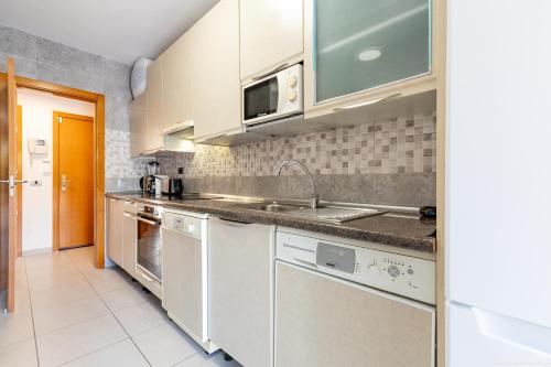 Η κουζίνα ή μικρή κουζίνα στο Anele apartment