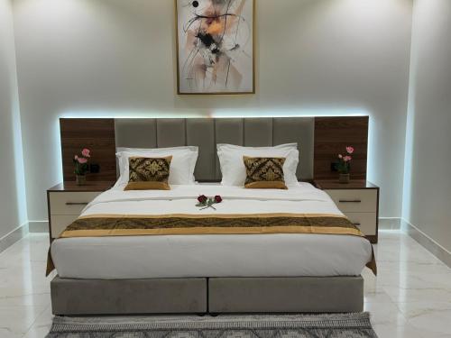 a bedroom with a large bed with a large white bedspread at هيفين إن للشقق المخدومة -ثروات ابها in Abha