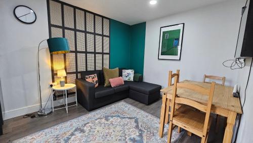 a living room with a couch and a table at Charming Chalk Farm Properties in London