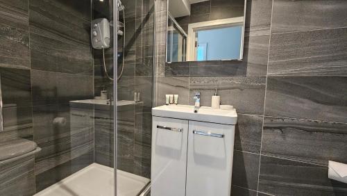 a bathroom with a sink and a toilet and a mirror at Charming Chalk Farm Properties in London