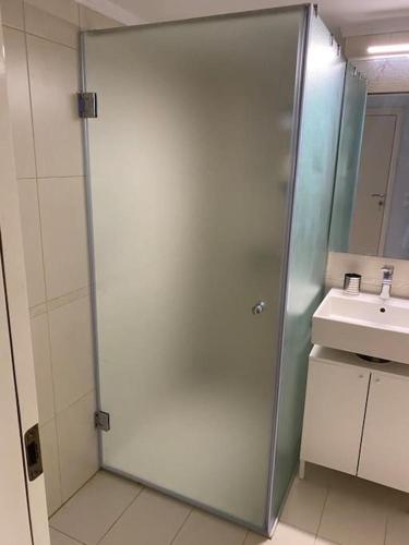 Bilik mandi di Getaway Apartment