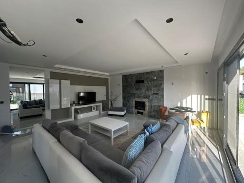 Posezení v ubytování Private Pool Villa for Daily Rent in Kusadasi