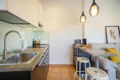 Η κουζίνα ή μικρή κουζίνα στο Romantic Duplex with terrace and great views